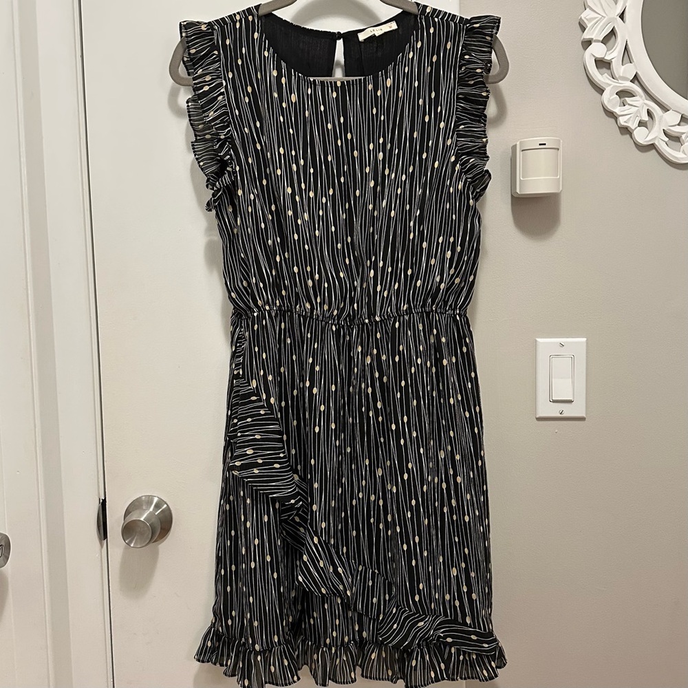 Le Lis Ruffle Sleeveless Mini Dress L Black White Gold Print Lined Party Casual - Picture 1 of 9